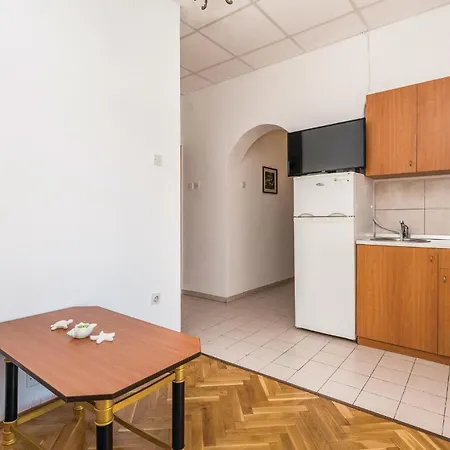 Apartment Cozy In With House Sea View Dinjiska